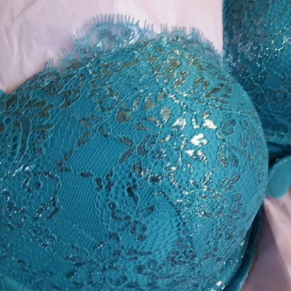 Beautiful NEW VS Very Sexy bra - Picture 6 of 8